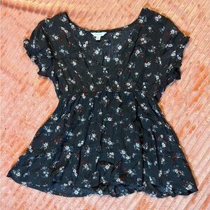 Floral top size small